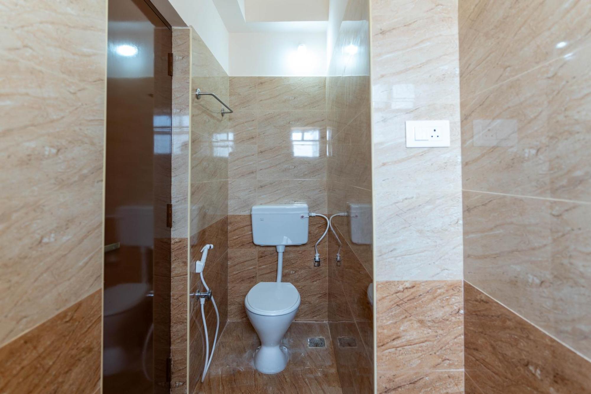 Aishwaryam Service Apartment Ченнаи Экстерьер фото